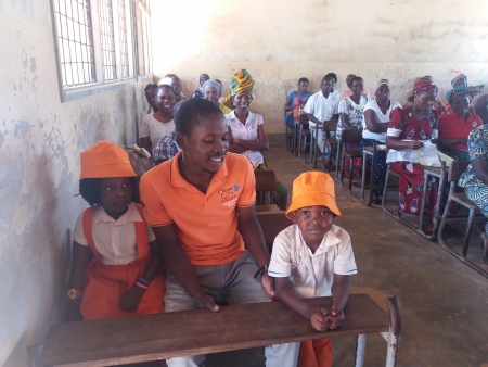Crianças do Centro Infantil Saber de Criança de Monapo - Moçambique, vão pela primeira vez à escola