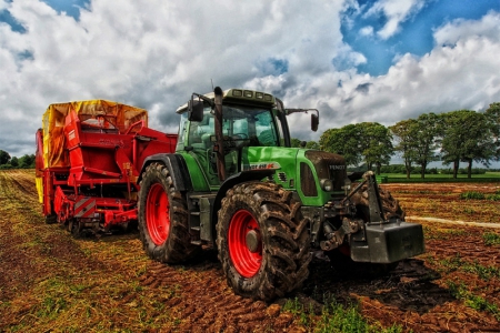 A ADPM encontra-se a recrutar formadores/as para formação de Manobrador de Máquinas Agrícolas