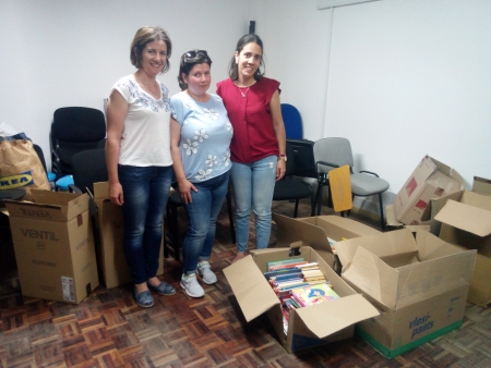 Grupos de Catequese de Mértola doam livros a crianças de Monapo